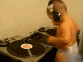 人小鬼大，小孩版打碟员可爱趣图gif搞笑图片