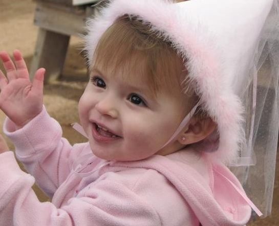 嘿嘿，甜甜的小孩笑容可爱趣图gif搞笑图片