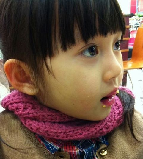 漂亮水灵灵的小女孩可爱趣图gif搞笑图片