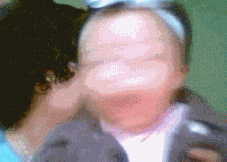 猛力摔头的小朋友可爱趣图gif搞笑图片