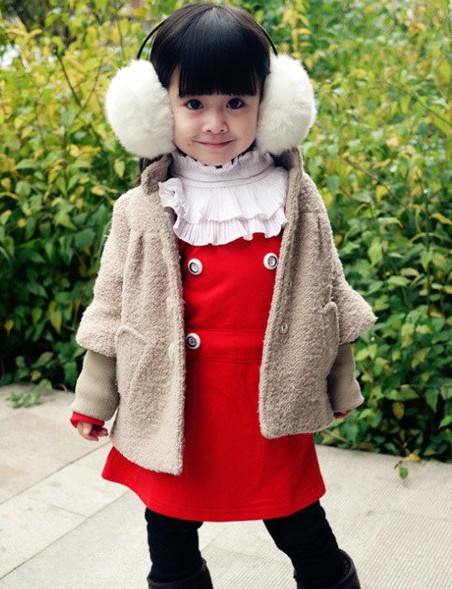 冬季里的漂亮小女孩可爱趣图gif搞笑图片