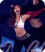 舞台上大秀性感舞步可爱趣图gif搞笑图片