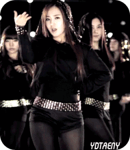 穿黑衣跳性感的舞步可爱趣图gif搞笑图片