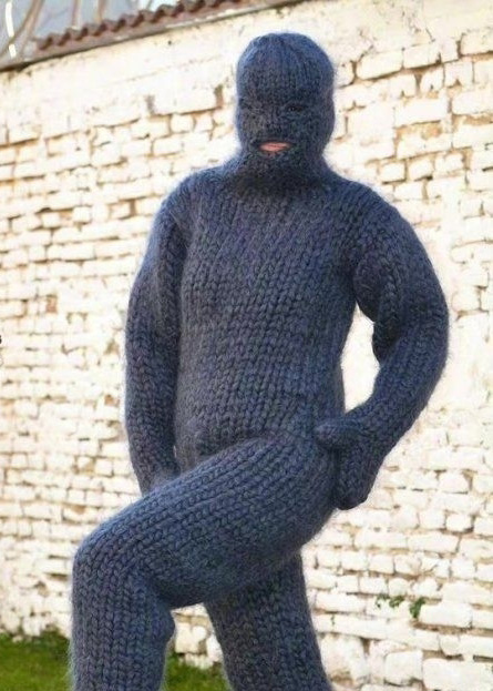 从脚到头的毛衣，看起来就像外星人可爱趣图gif搞笑图片