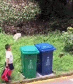 妹子只学到小学生扔垃圾的皮毛，学不到精髓可爱趣图gif搞笑图片