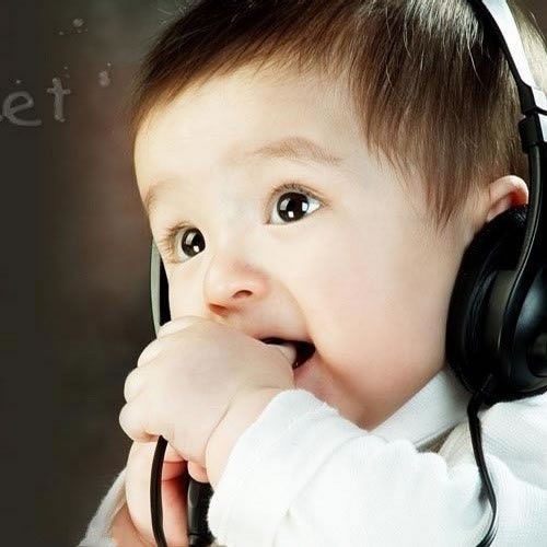 咬手指的可爱BB可爱趣图gif搞笑图片