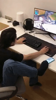 他真的不是在乱按爆笑gif搞笑图片