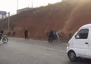 真的对不起啊兄弟，真不是故意的爆笑gif搞笑图片