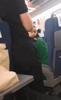 瞧给孩子馋的爆笑gif搞笑图片