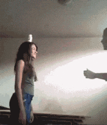 曾经给我泼凉水的人，没关系的，我烧开了还会还给你的。爆笑gif搞笑图片