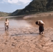 老婆曾经学过理发，周末在家，就想拿我试试手艺。这倒也没啥。我爆笑gif搞笑图片