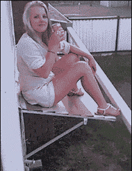 早上夫妻两个醒了，女的说我做梦了，梦见自己拉屎拉不出来最后拉爆笑gif搞笑图片