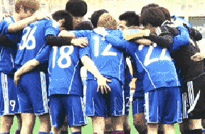 兄弟，你的手放错地位了爆笑gif搞笑图片