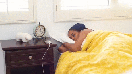 第二天一早起来，居然没充电爆笑gif搞笑图片