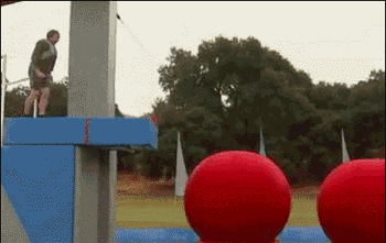 不错一下子过了三个球爆笑gif搞笑图片