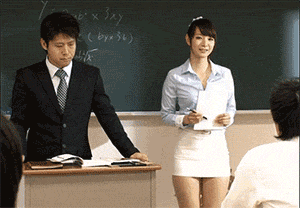 我来帮老师捡笔！爆笑gif搞笑图片