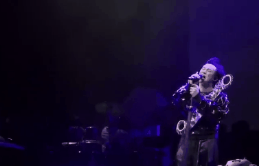 生活和电影不一样，生活难多了。爆笑gif搞笑图片