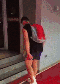 这就是练腿后第二天的你爆笑gif搞笑图片