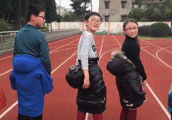 一秒变小盆友,哈哈哈哈爆笑gif搞笑图片