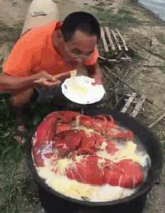 泡面龙虾！就问还有谁爆笑gif搞笑图片