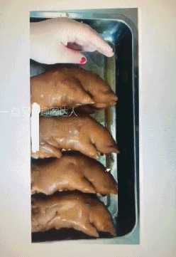 看到网上有人模仿猪蹄  明明我这个  才是正品好吗？爆笑gif搞笑图片