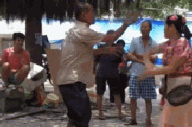 看老娘的排山倒海，葵花点穴手爆笑gif搞笑图片