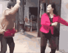 我看过最牛逼的老年人决斗大会了！爆笑gif搞笑图片