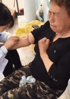 我还没用力呢阿姨。爆笑gif搞笑图片