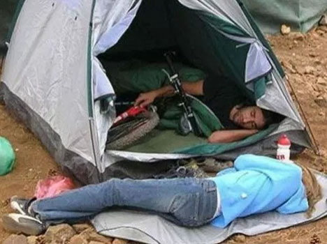 车比老婆更重要~爆笑gif搞笑图片