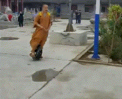 现在不管什么人玩的都是潮流！爆笑gif搞笑图片