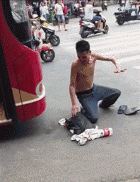 做一行爱一行，大兄弟，您真的太敬业了爆笑gif搞笑图片