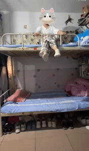 难怪都说女人是水做的爆笑gif搞笑图片