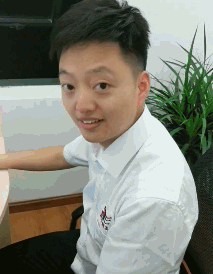 我这发型夏天还可以扇风，牛吧？爆笑gif搞笑图片