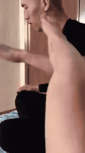 这是正宗香港脚，你要是戴个口罩防毒就能稳赢了…….爆笑gif搞笑图片