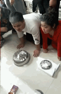 这是在拜天地吗看起来好暴力爆笑gif搞笑图片