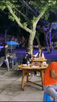 哈哈哈哈这是个悲伤的故事！爆笑gif搞笑图片