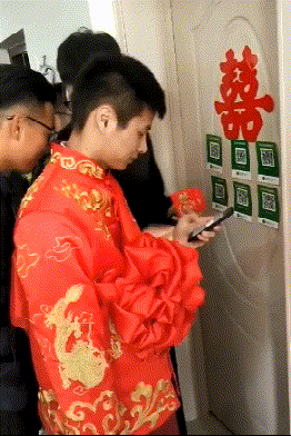 我猜房间内至少有六位伴娘爆笑gif搞笑图片