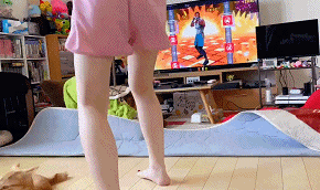 猫：人家只是想跳个钢管舞！爆笑gif搞笑图片