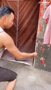 苍蝇贴原来是这样用的！爆笑gif搞笑图片