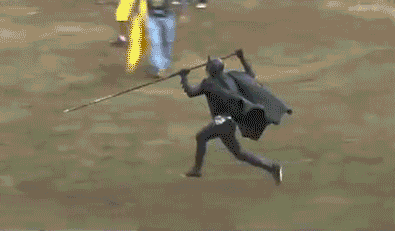 小伙子，你妄想和牛作斗争爆笑gif搞笑图片