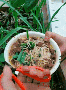 以后下面条青菜都是想吃多少吃多少爆笑gif搞笑图片