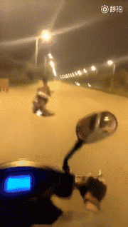 一路火花带闪电爆笑gif搞笑图片