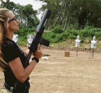 百事可乐榴弹炮，用来对付可口可乐附加特攻伤害爆笑gif搞笑图片