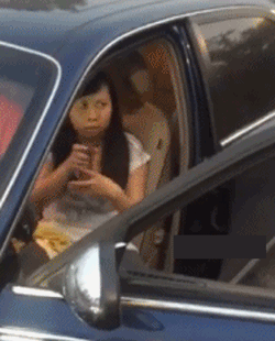 这车这么不受控制了爆笑gif搞笑图片