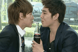 和男生对视，你能坚持多久啊爆笑gif搞笑图片