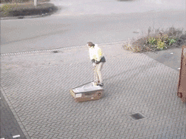 这个好玩是挺好玩的，只是待会玩够了的话，你要怎么才能收起来呢爆笑gif搞笑图片