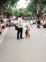 敌动我不动爆笑gif搞笑图片