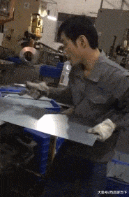 纯手工‘机械臂’爆笑gif搞笑图片