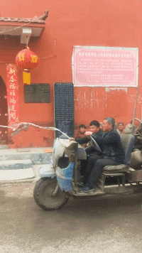 带上老伴开敞篷兜风爆笑gif搞笑图片