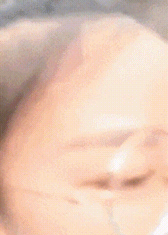 车变成桥？当时也没有看清她咋开的爆笑gif搞笑图片